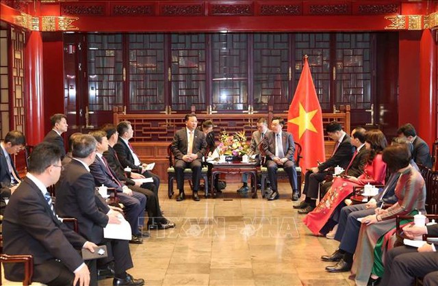 越南國會主席王廷惠會見中國知名企業(yè)代表